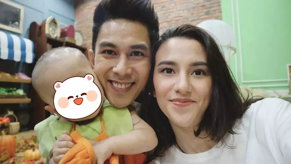 Potret Dahlia Poland saat bermakeup © 2021 brilio.net Potret Dahlia Poland saat bermakeup © 2021 brilio.net