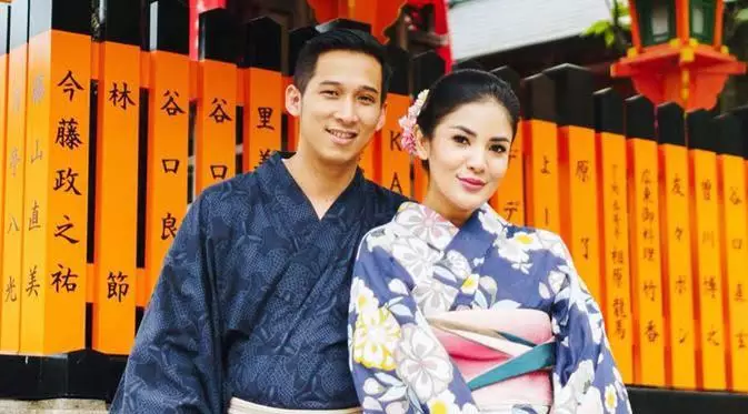kenangan Nindy Ayunda dan suami saat liburan © 2021 brilio.net