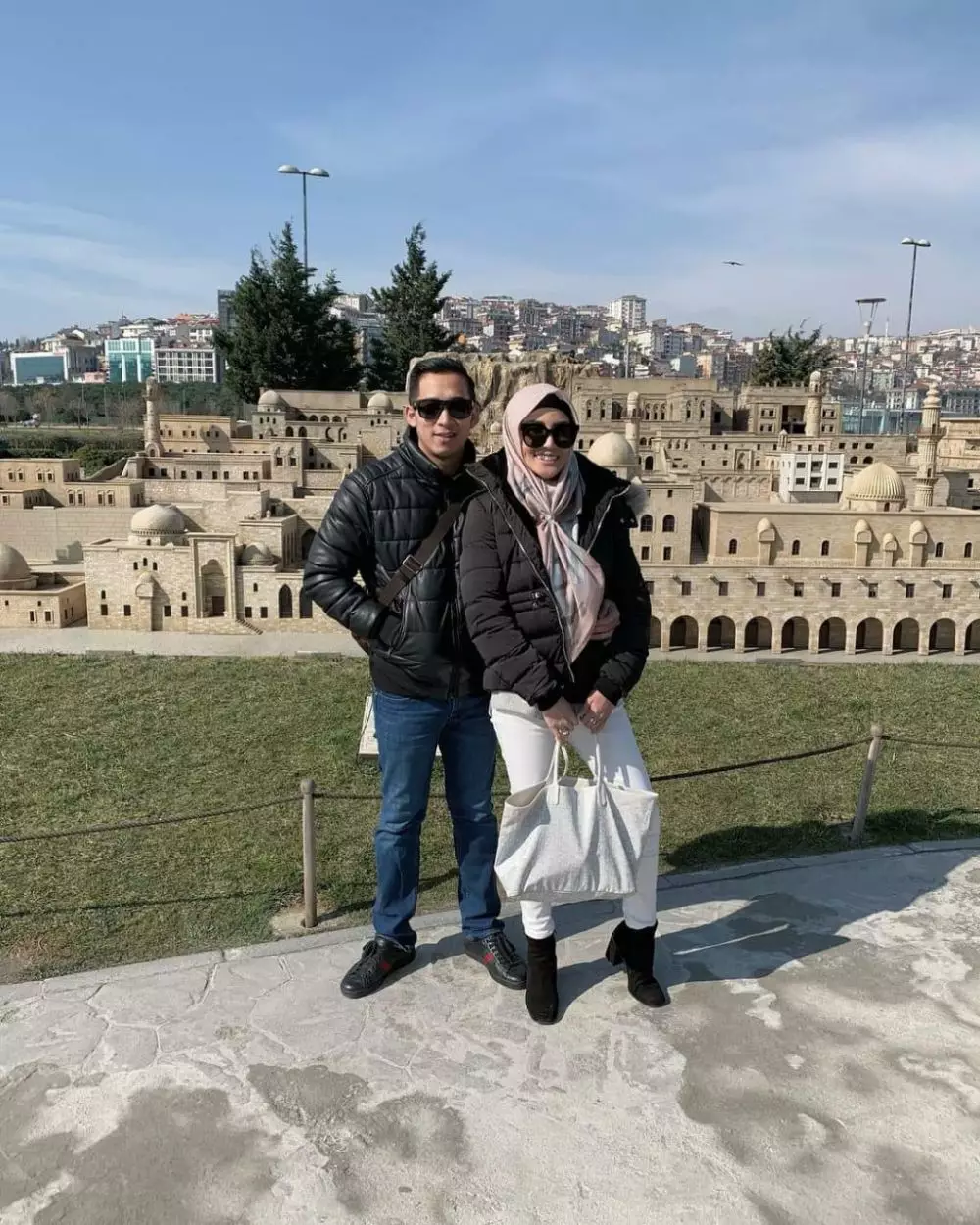 kenangan Nindy Ayunda dan suami saat liburan © 2021 brilio.net