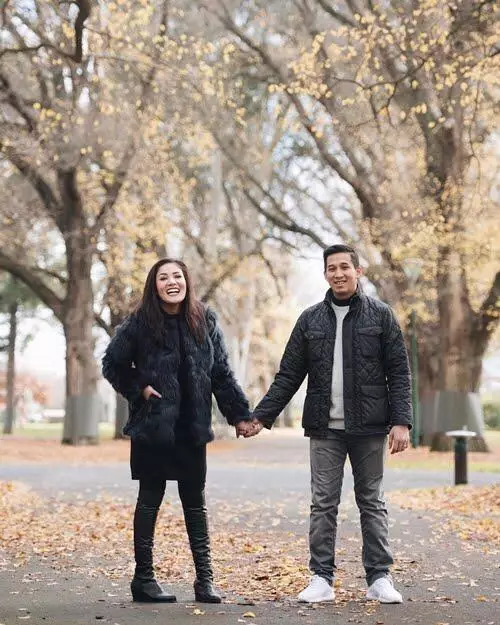 kenangan Nindy Ayunda dan suami saat liburan © 2021 brilio.net
