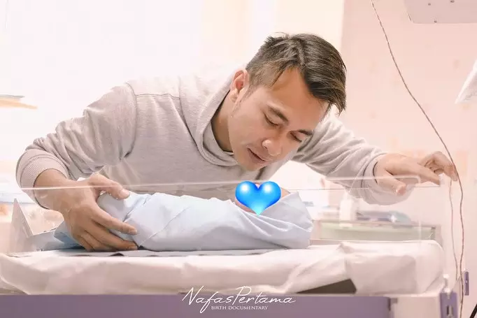 Eza Gionino dikaruniai anak kedua Instagram © 2021 brilio.net Eza Gionino dikaruniai anak kedua Instagram © 2021 brilio.net