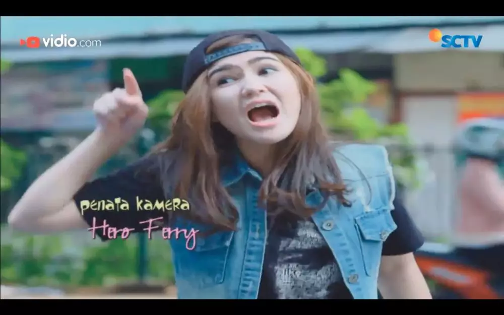 Seleb jadi supir angkot di sinetron © 2021 brilio.net Seleb jadi supir angkot di sinetron © 2021 brilio.net