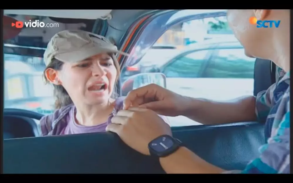 Seleb jadi supir angkot di sinetron © 2021 brilio.net Seleb jadi supir angkot di sinetron © 2021 brilio.net