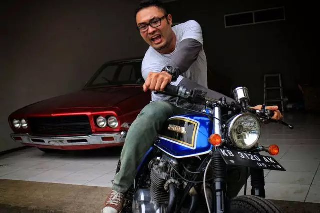 Pemain Ikatan Cinta naik moge © 2021 brilio.net Pemain Ikatan Cinta naik moge © 2021 brilio.net