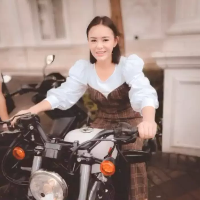 Pemain Ikatan Cinta naik moge © 2021 brilio.net Pemain Ikatan Cinta naik moge © 2021 brilio.net