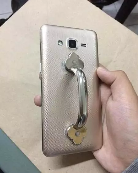 aksesori hp low budget © Berbagai Sumber aksesori hp low budget © Berbagai Sumber