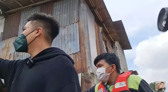 baim wong evakuasi korban banjir © 2021 brilio.net