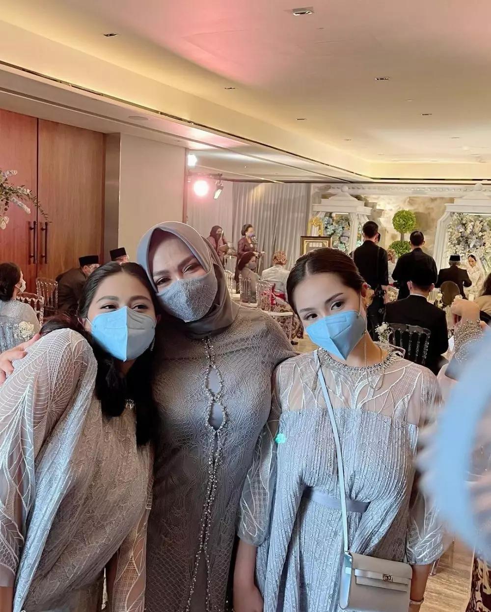 Potret Rieta Amilia saat kondangan Instagram