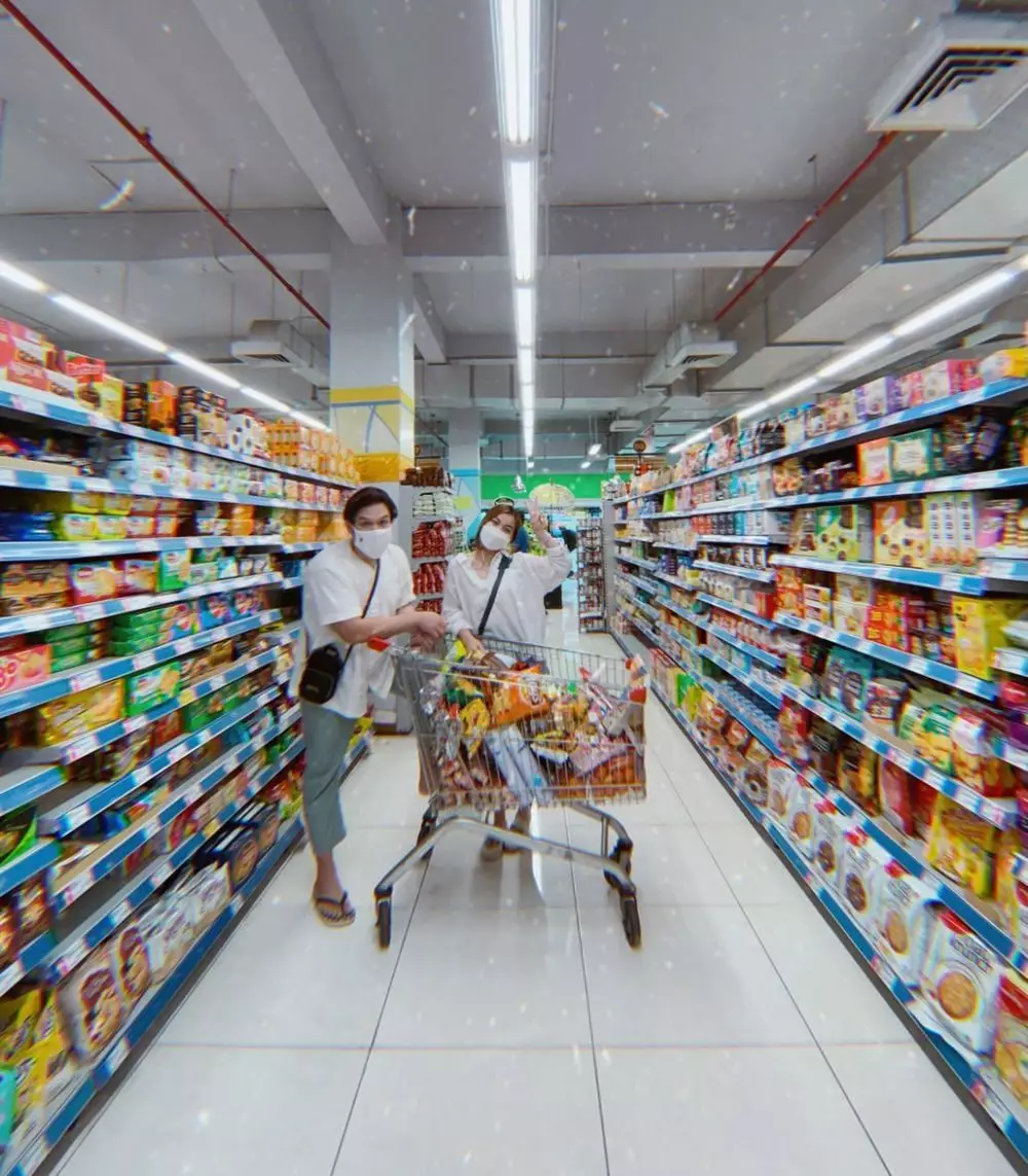 Potret kebersamaan Jordi Onsu dan Frislly Herlind © Instagram