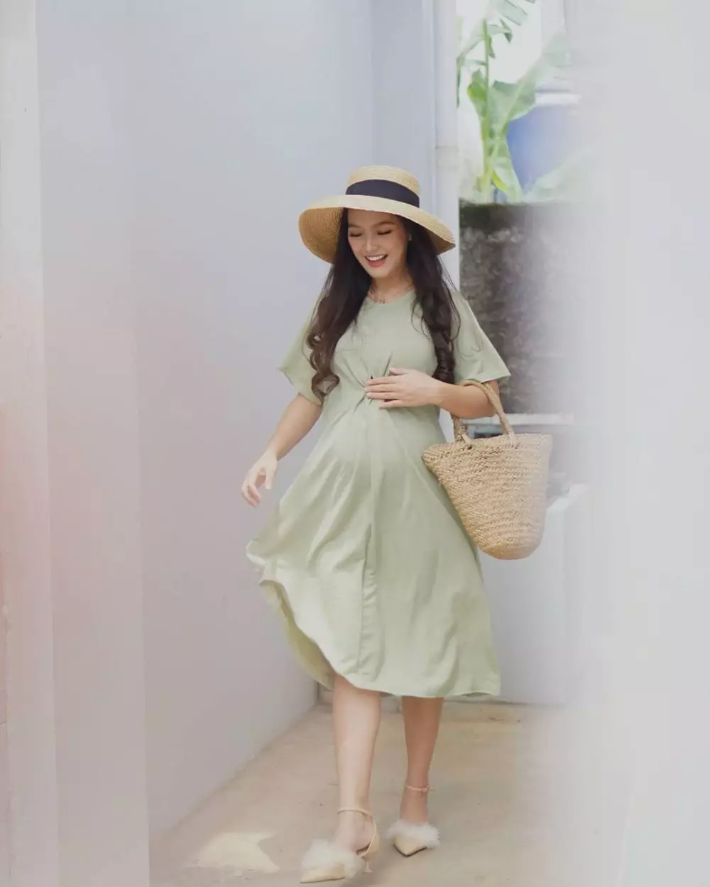 outfit Ana Riana saat hamil © 2021 brilio.net