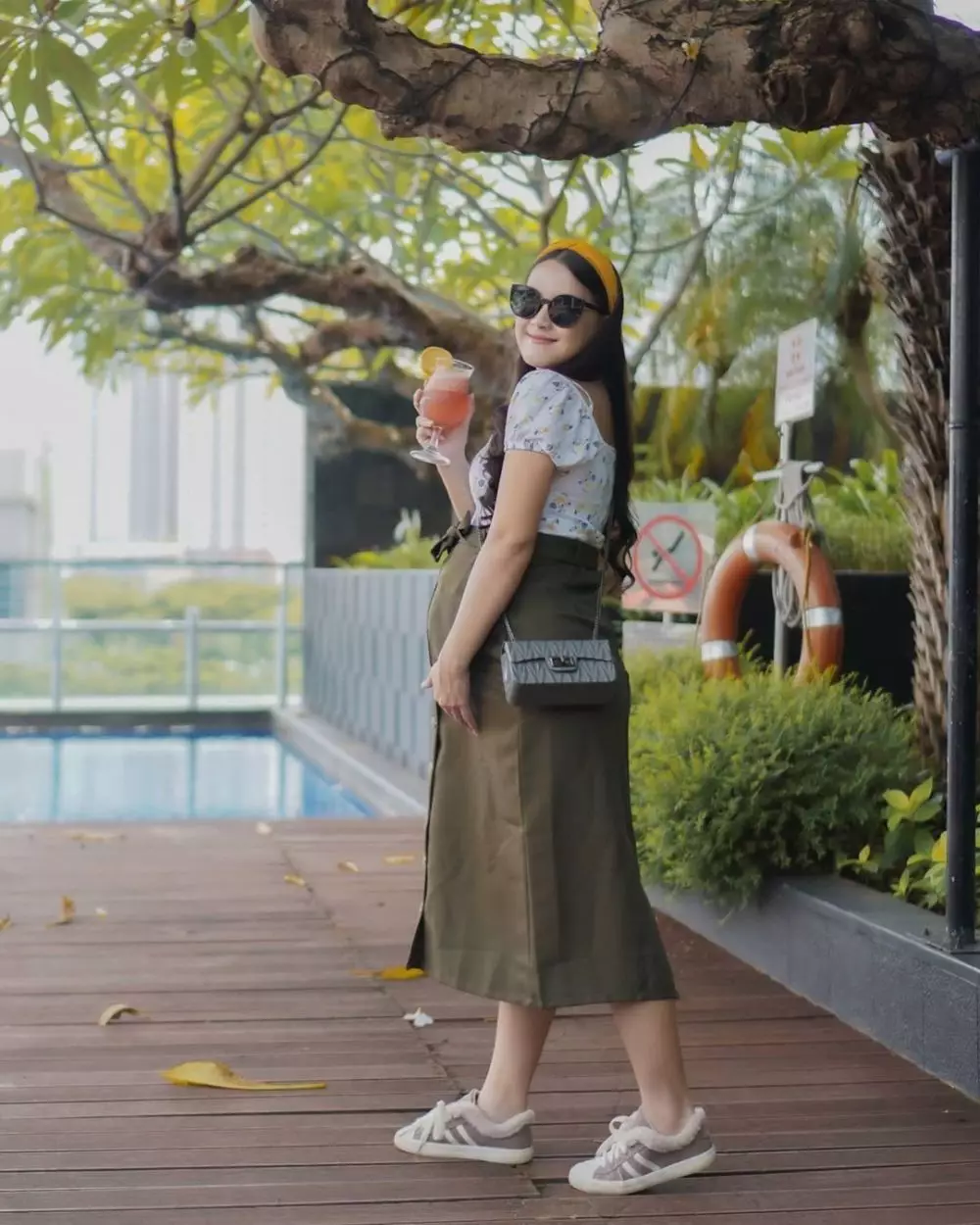 outfit Ana Riana saat hamil © 2021 brilio.net