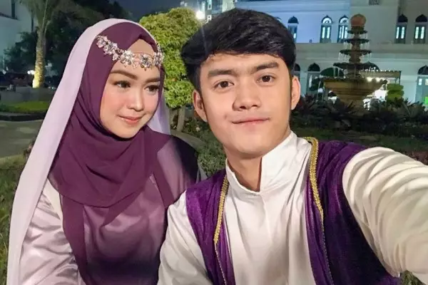 Pasangan seleb dandan ala karakter Disney © 2021 brilio.net