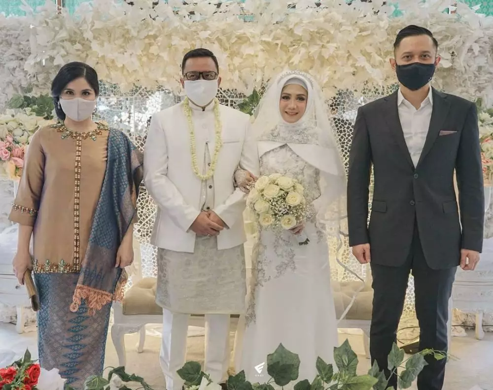 Annisa Pohan kondangan masker ©Instagram