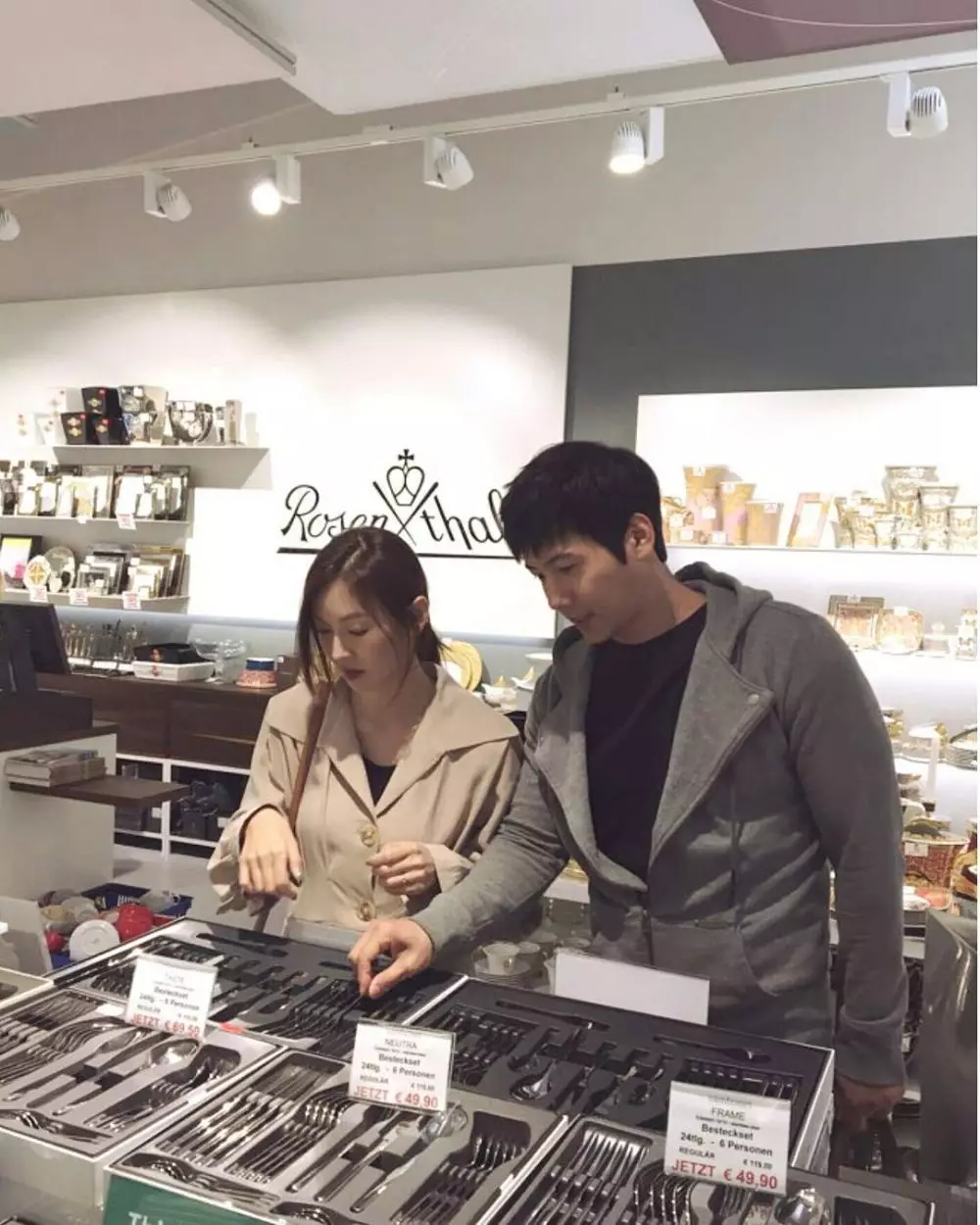 potret mesra kim so-yeon dan suami © Instagram