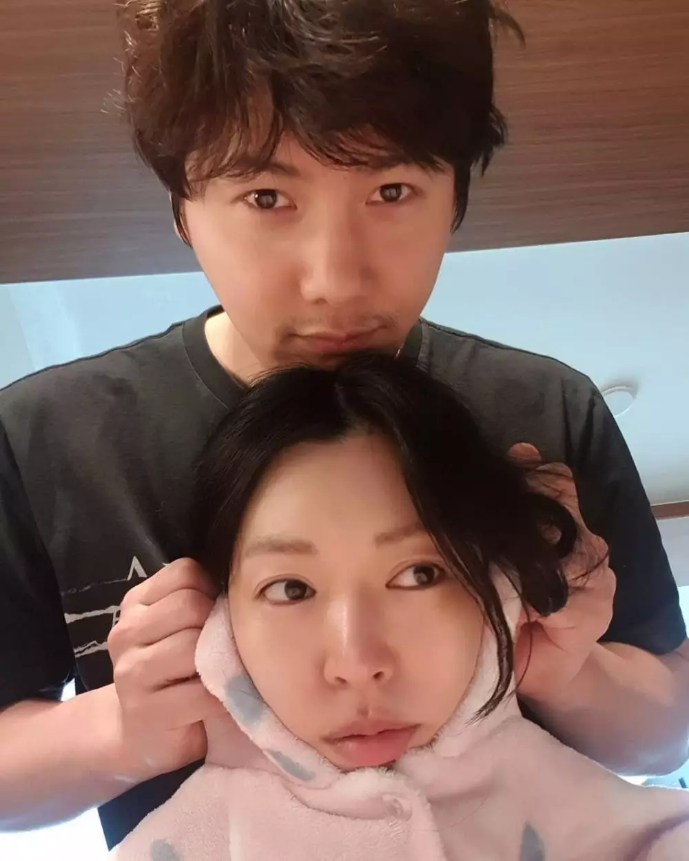 potret mesra kim so-yeon dan suami © Instagram