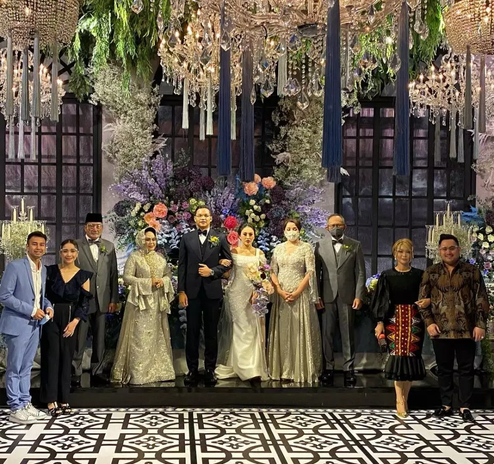 Gaya Nagita Slavina kondangan © Instagram