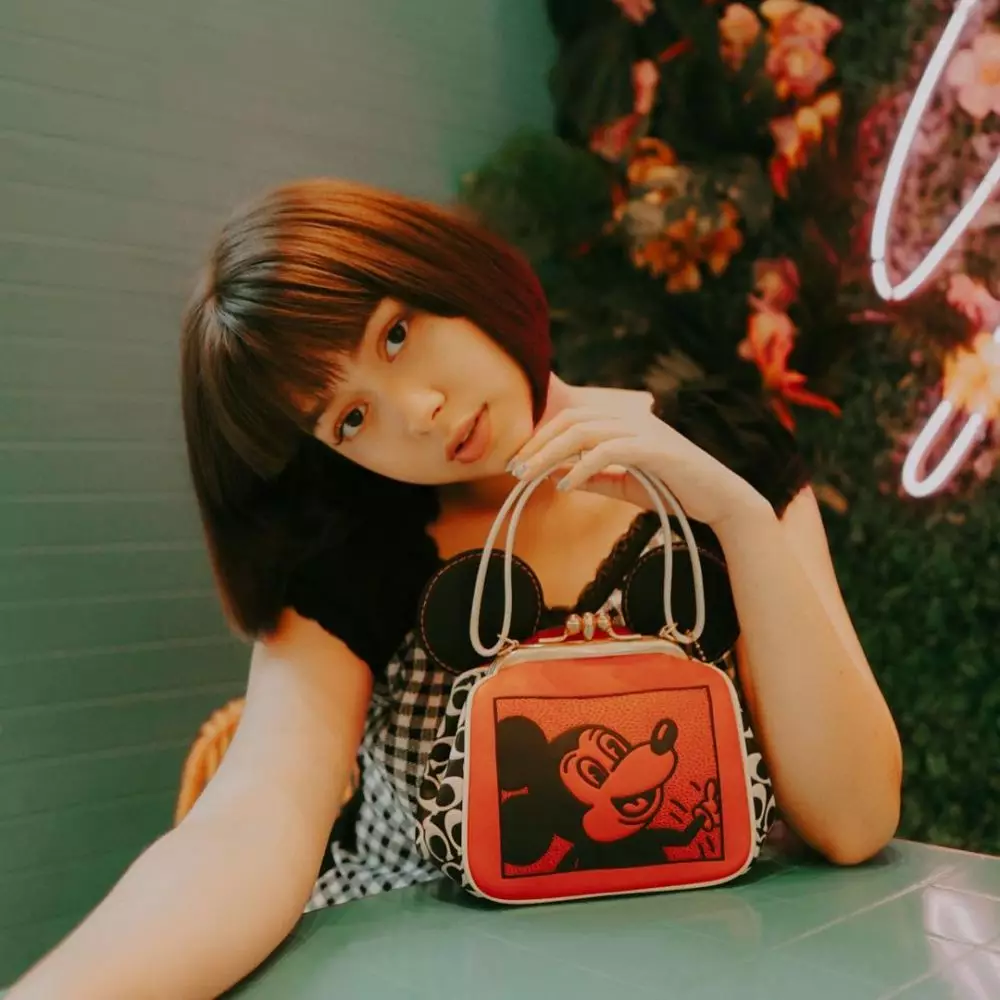 pesinetron tampil dengan rambut poni © Instagram pesinetron tampil dengan rambut poni © Instagram