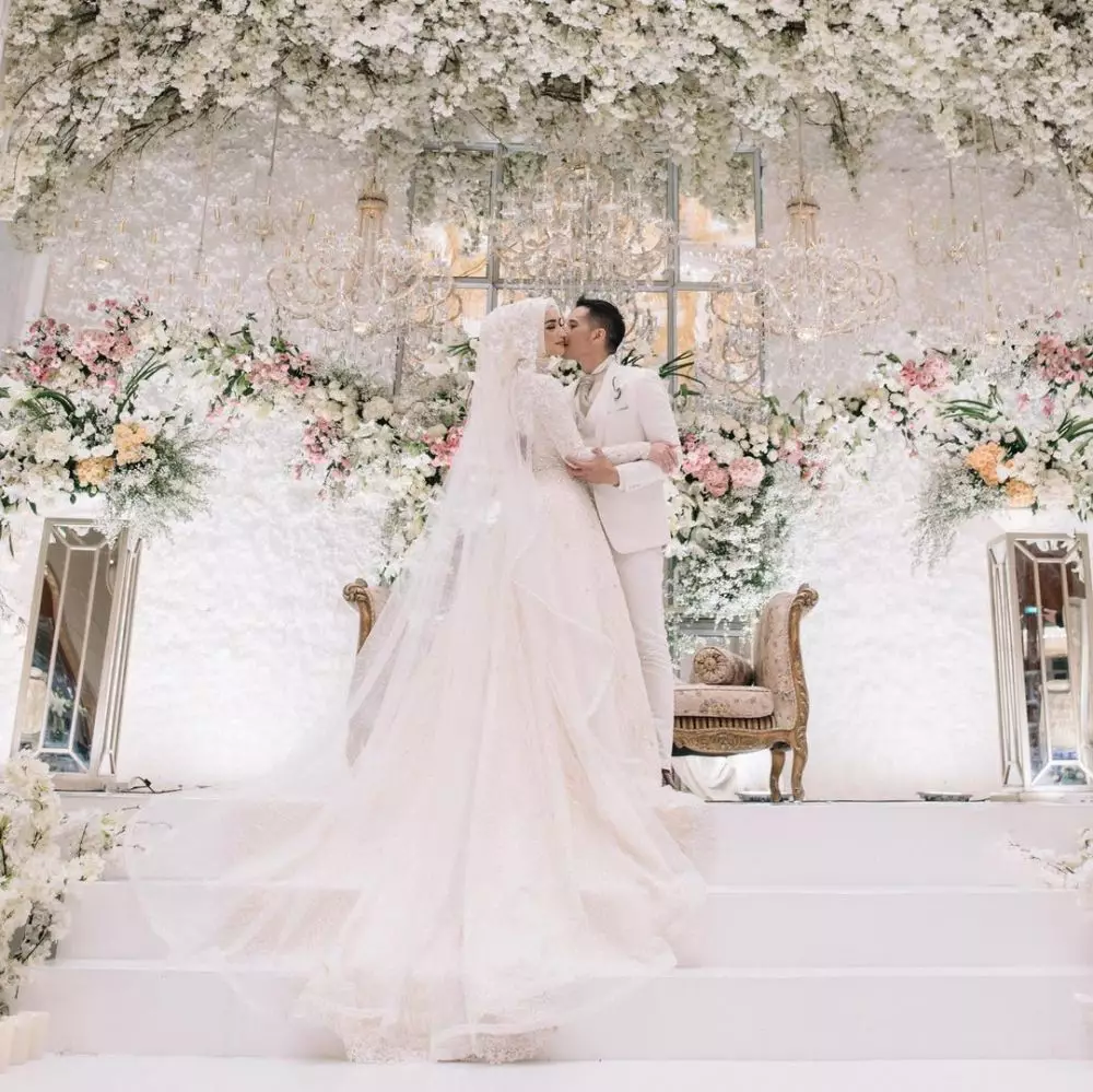 Pesinetron nikah pakai gaun princess © Instagram