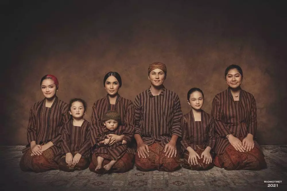 Pemotretan Ussy-Andhika konsep Jawa © Instagram