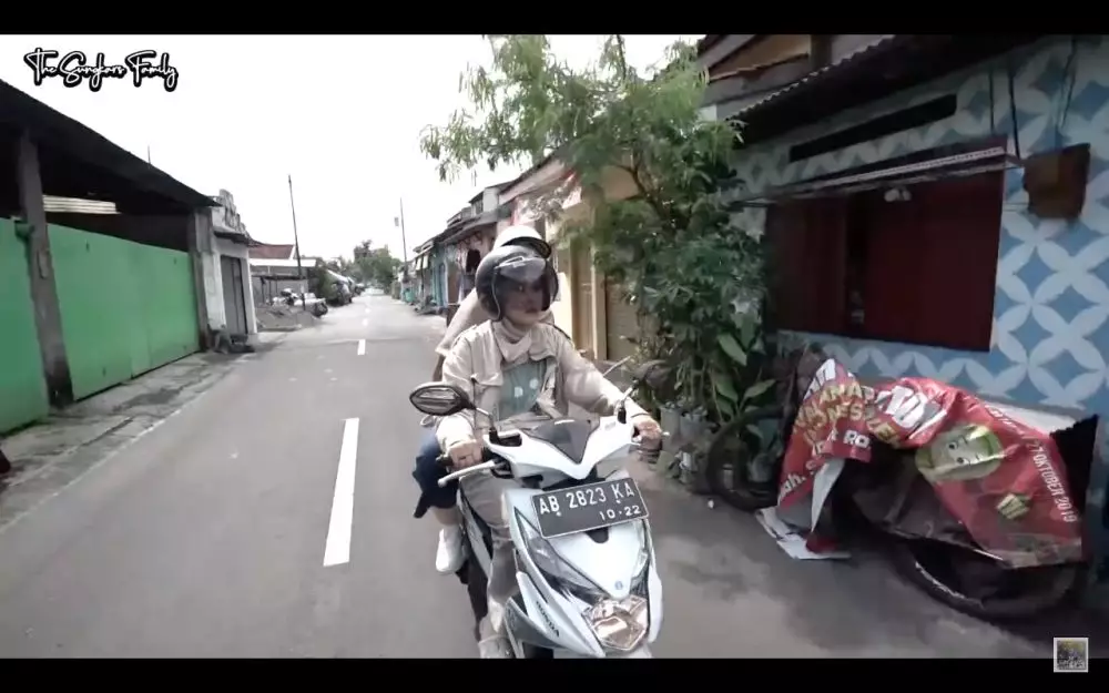 Momen Shireen Sungkar motoran sama Zaskia Mecca YouTube Momen Shireen Sungkar motoran sama Zaskia Mecca YouTube