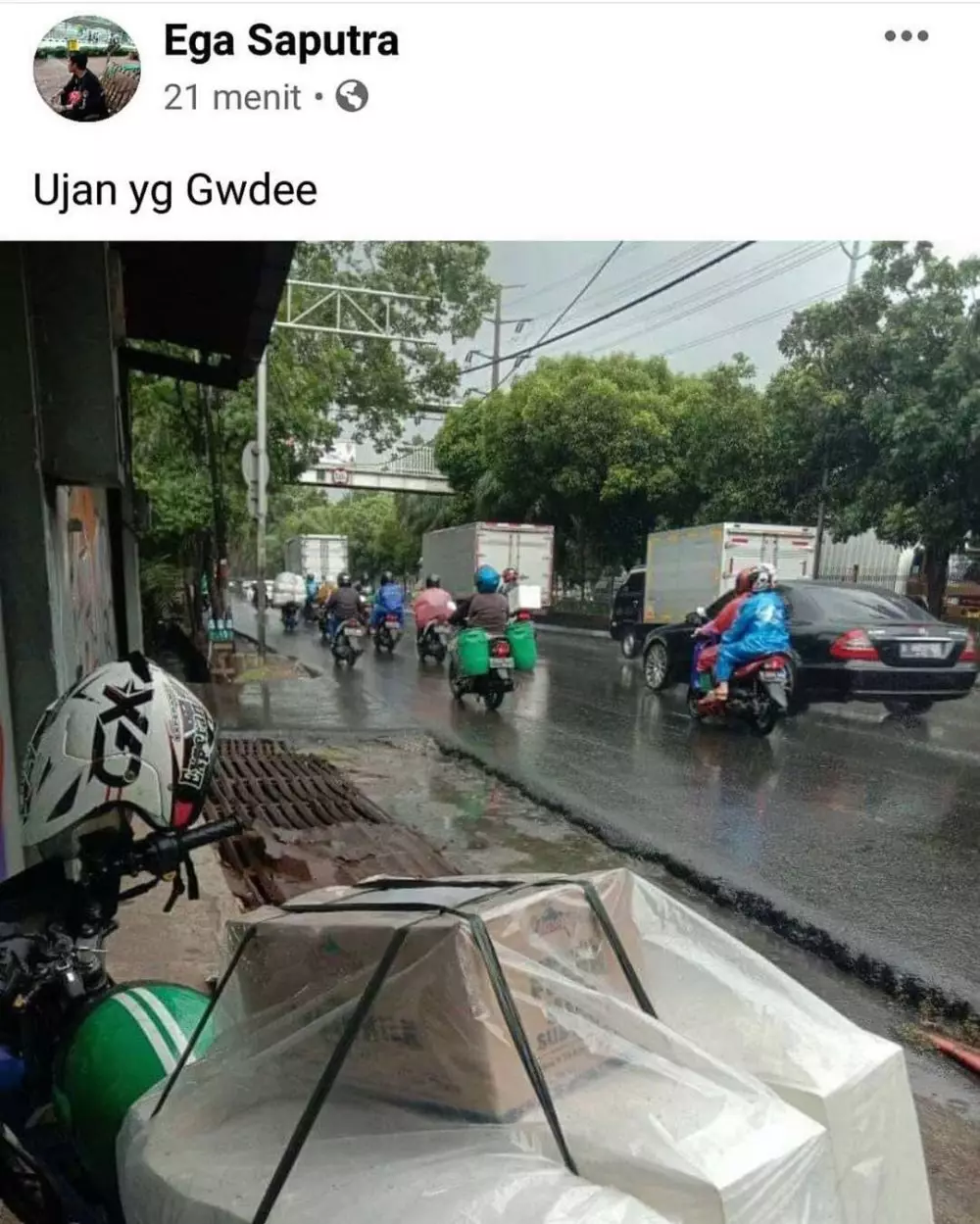 Perjuangan driver ojol © berbagai sumber Perjuangan driver ojol © berbagai sumber