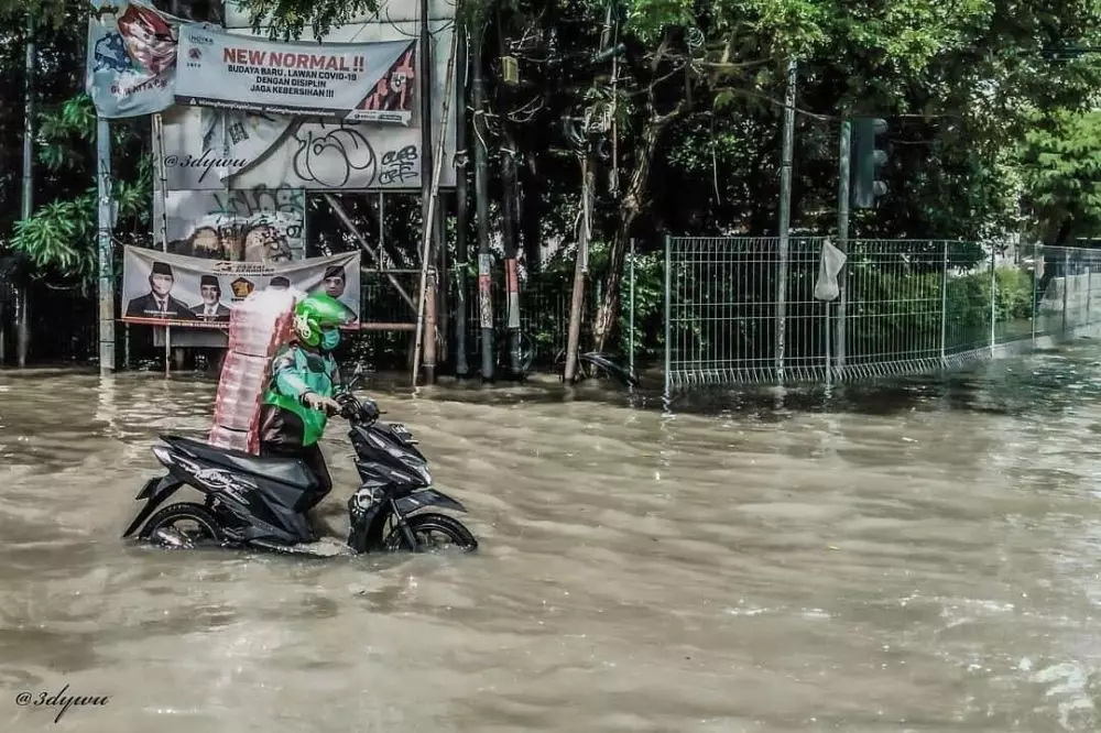 Perjuangan driver ojol © berbagai sumber Perjuangan driver ojol © berbagai sumber