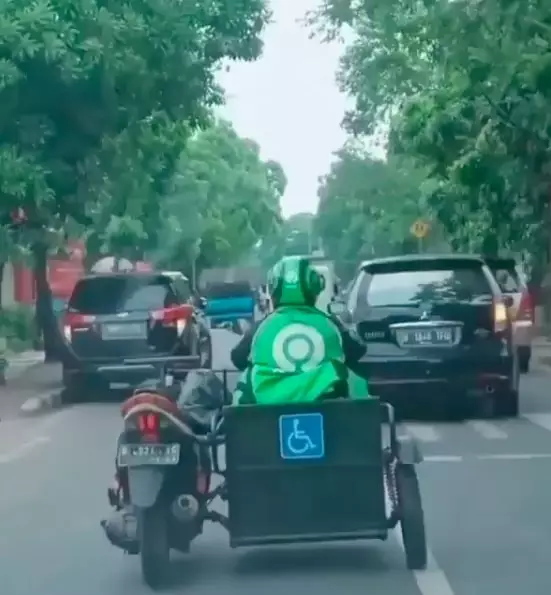 Perjuangan driver ojol © berbagai sumber Perjuangan driver ojol © berbagai sumber