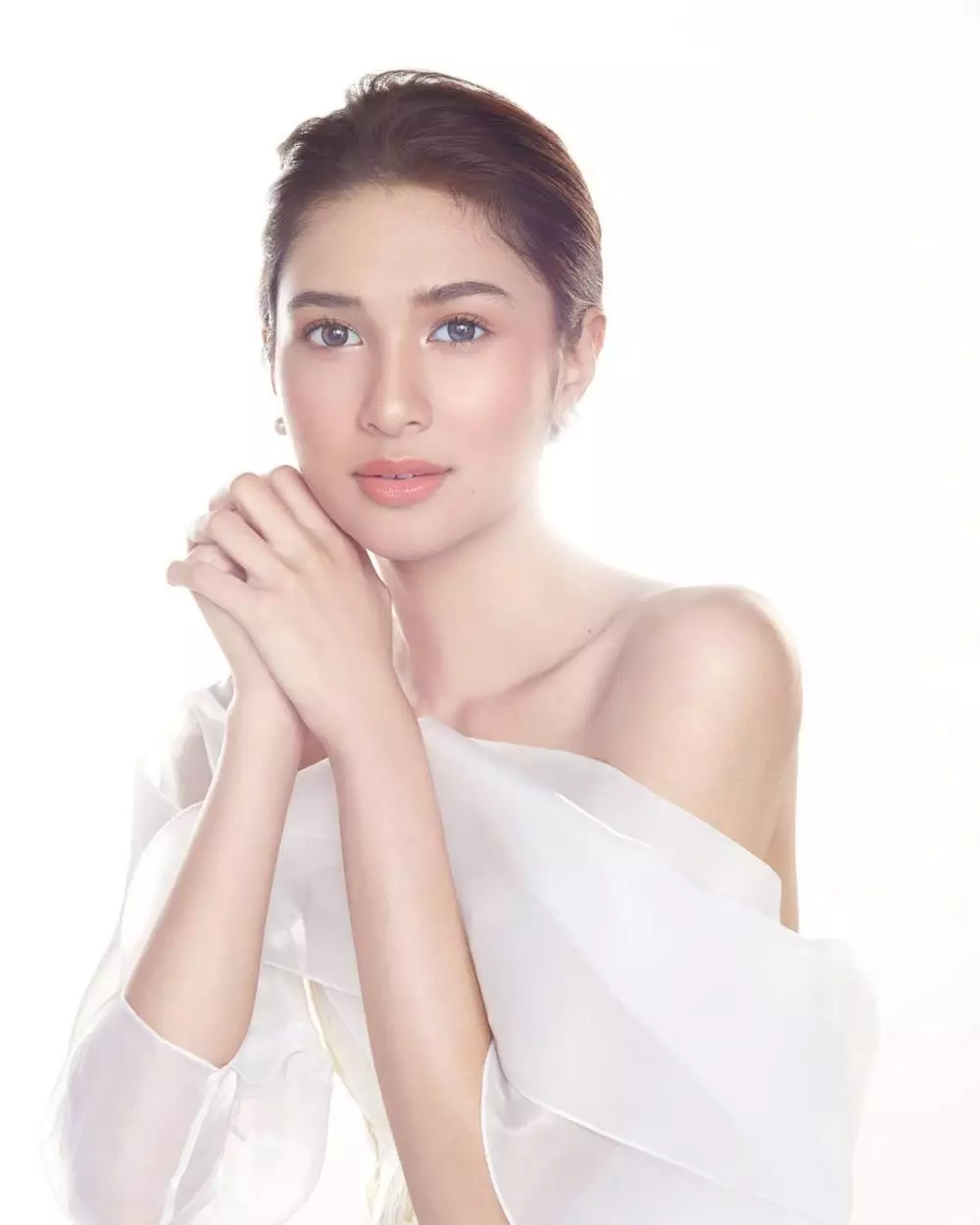 Mikha Tambayong bermakeup tebal © 2021 brilio.net