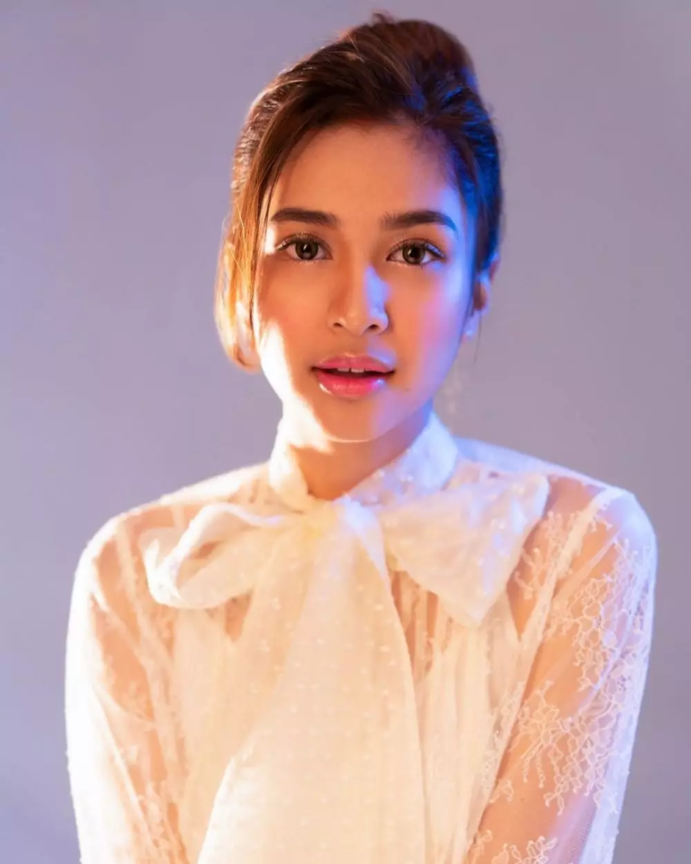 Mikha Tambayong bermakeup tebal © 2021 brilio.net