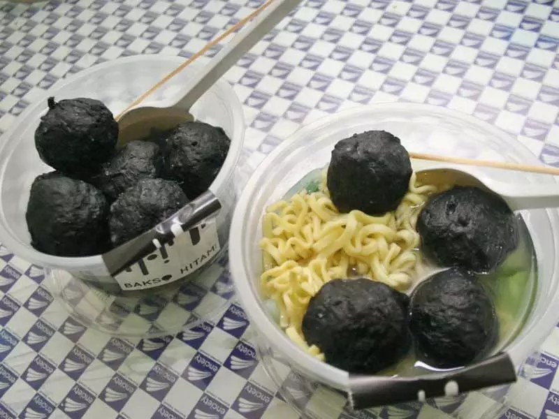 Potret nyeleneh bakso © berbagai sumber