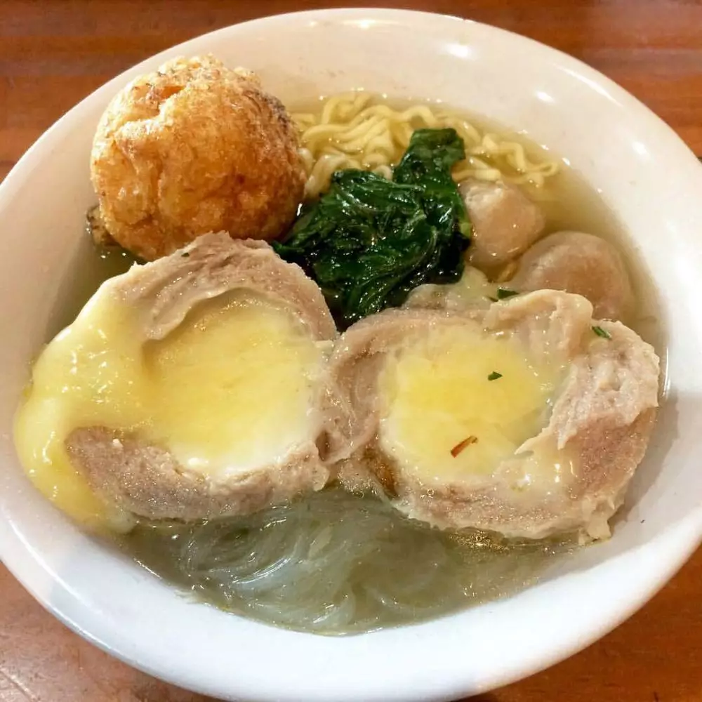 Potret nyeleneh bakso © berbagai sumber