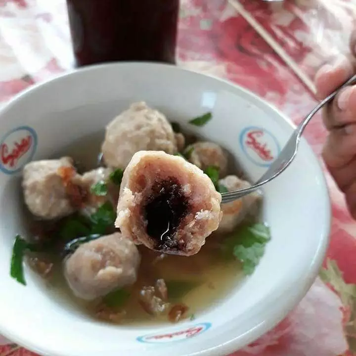 Potret nyeleneh bakso © berbagai sumber