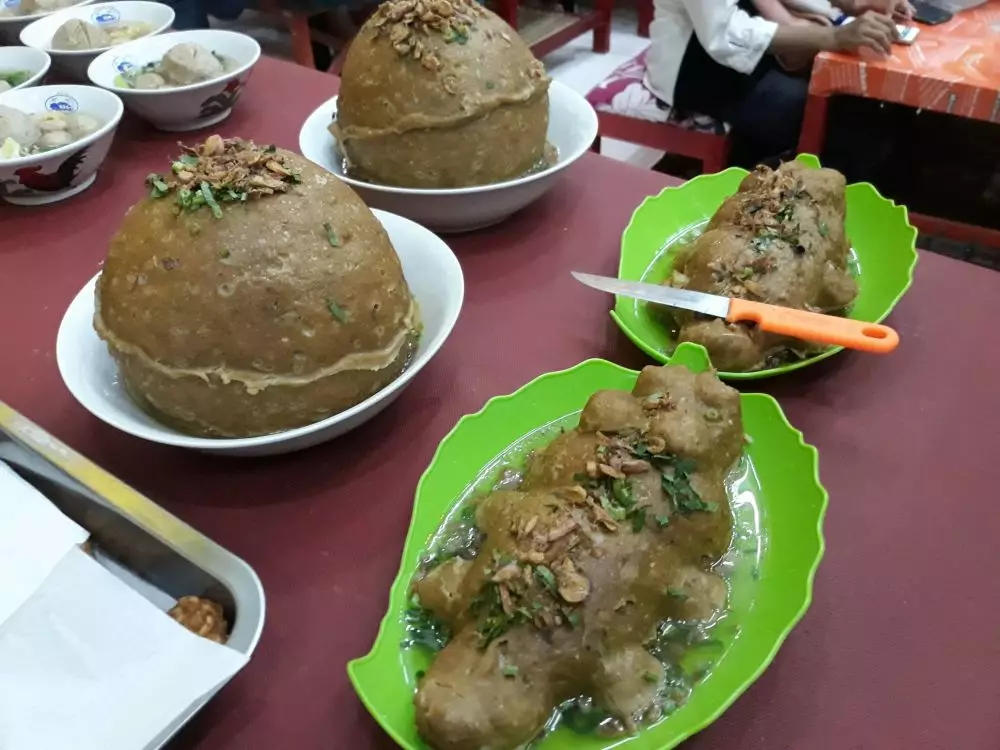 Potret nyeleneh bakso © berbagai sumber