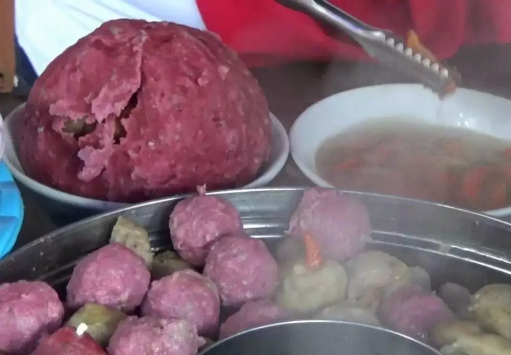 Potret nyeleneh bakso © berbagai sumber