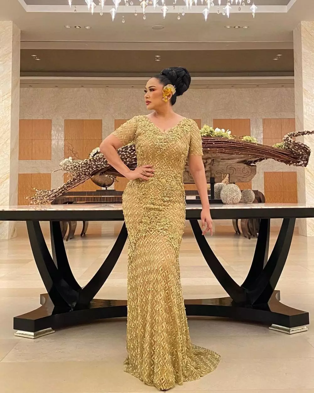 Gaya seleb 50-an saat kondangan © Instagram