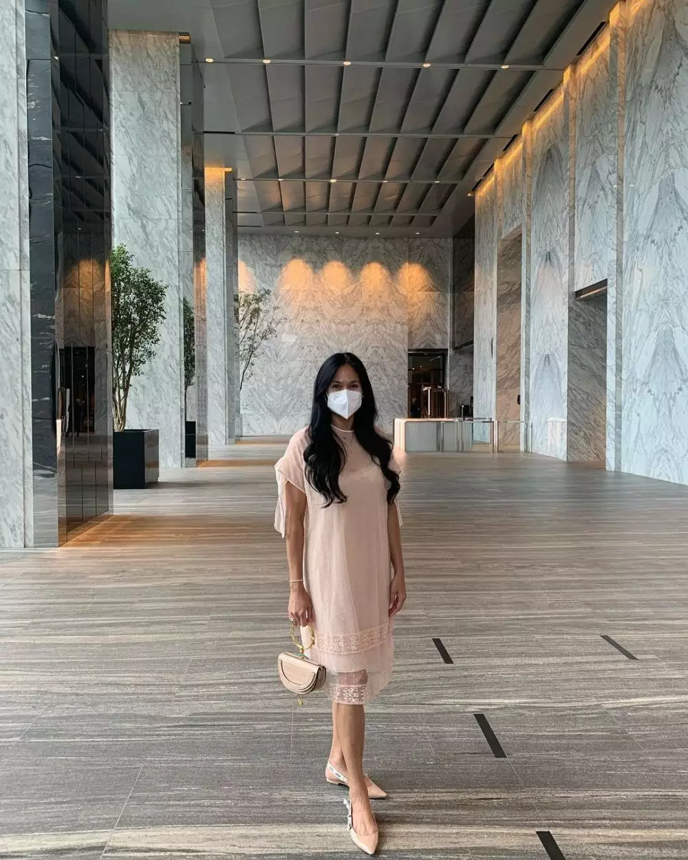 Gaya seleb 50-an saat kondangan © Instagram