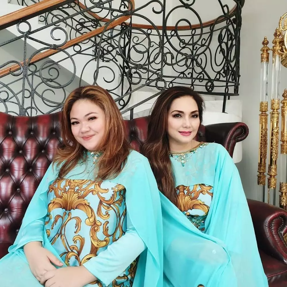 Penyanyi 90-an dan sang anak © Instagram Penyanyi 90-an dan sang anak © Instagram