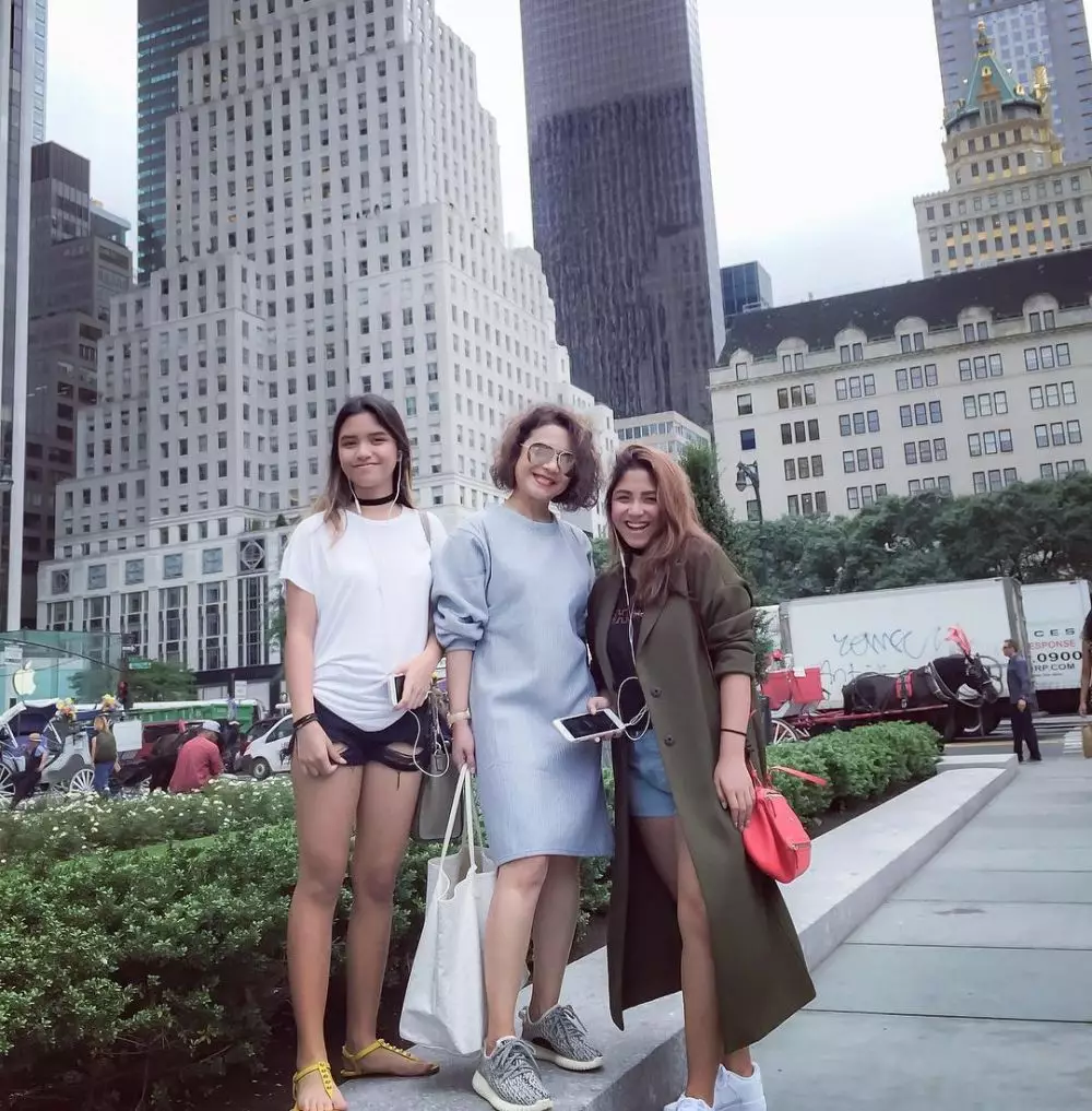 Penyanyi 90-an dan sang anak © Instagram Penyanyi 90-an dan sang anak © Instagram