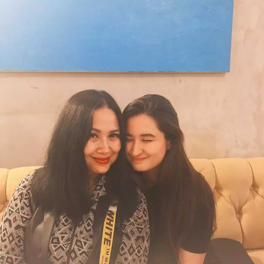Penyanyi 90-an dan sang anak © Instagram Penyanyi 90-an dan sang anak © Instagram