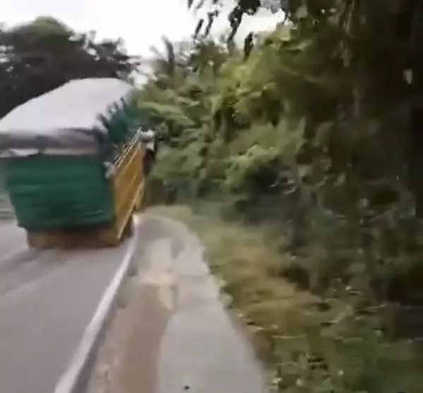 truk standing di tanjakan Berbagai sumber truk standing di tanjakan Berbagai sumber