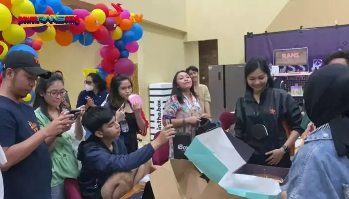 fashion show ultah Raffi-Nagita © 2021 brilio.net