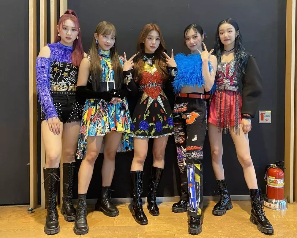 Amanda Manopo kembaran baju dengan Dita Karang © 2021 brilio.net