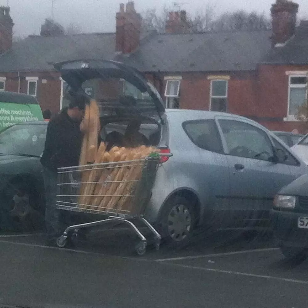 mobil penuh barang belanjaan © Berbagai Sumber mobil penuh barang belanjaan © Berbagai Sumber