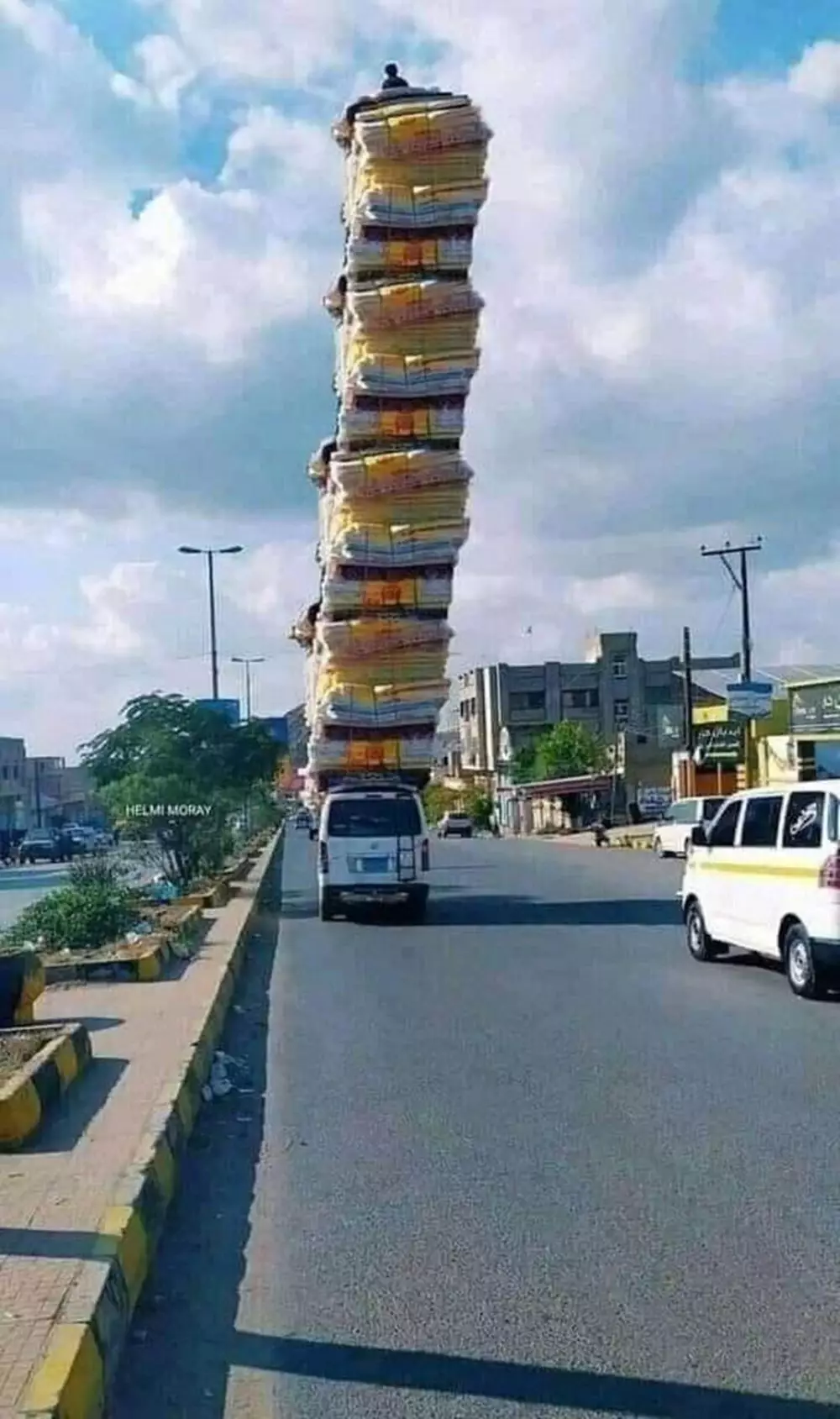 mobil penuh barang belanjaan © Berbagai Sumber mobil penuh barang belanjaan © Berbagai Sumber