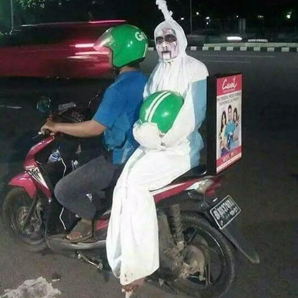 pengendara pakai kostum © Berbagai Sumber