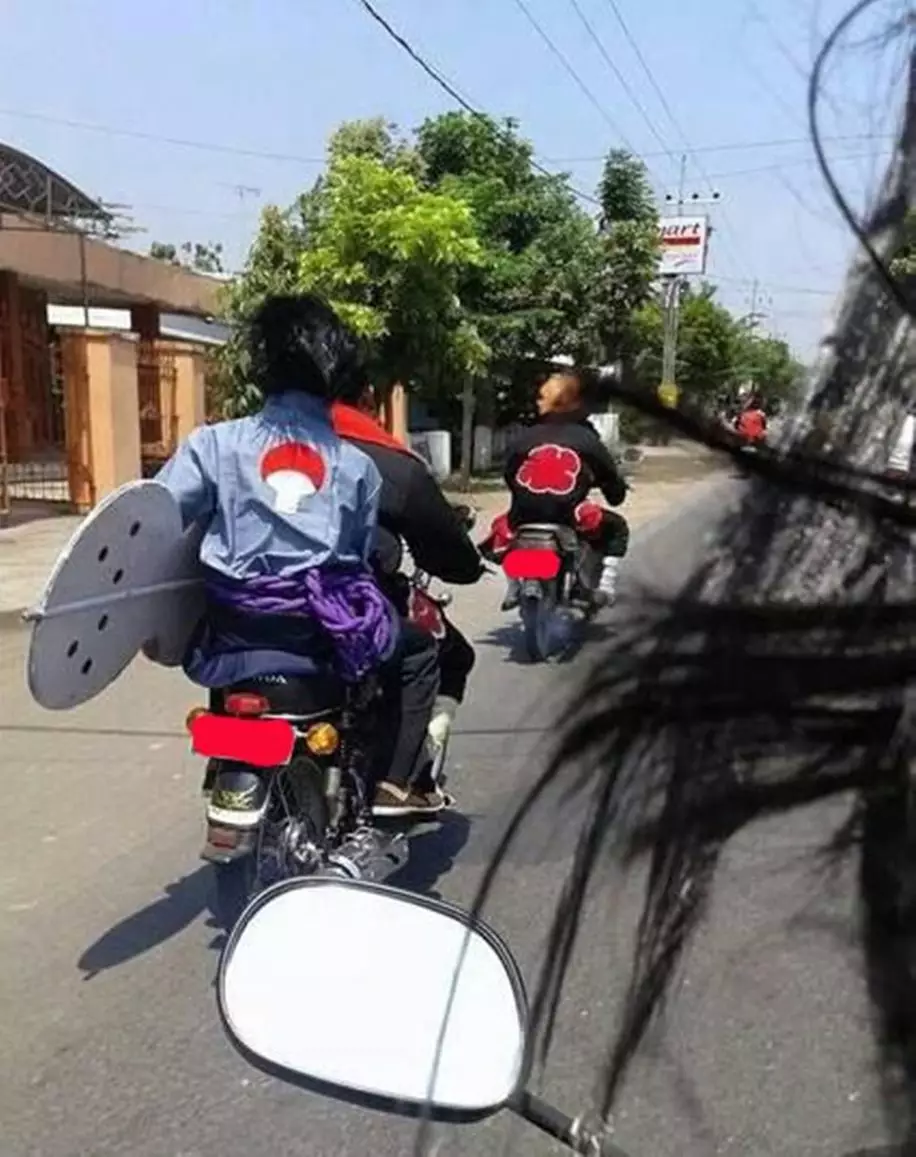 pengendara pakai kostum © Berbagai Sumber