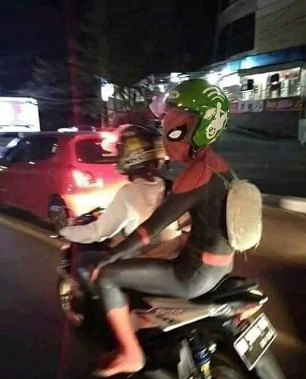 pengendara pakai kostum © Berbagai Sumber