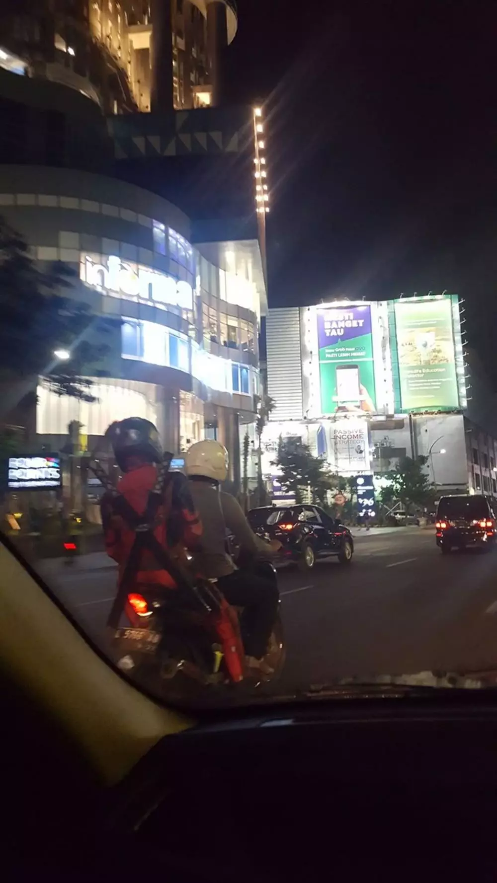 pengendara pakai kostum © Berbagai Sumber