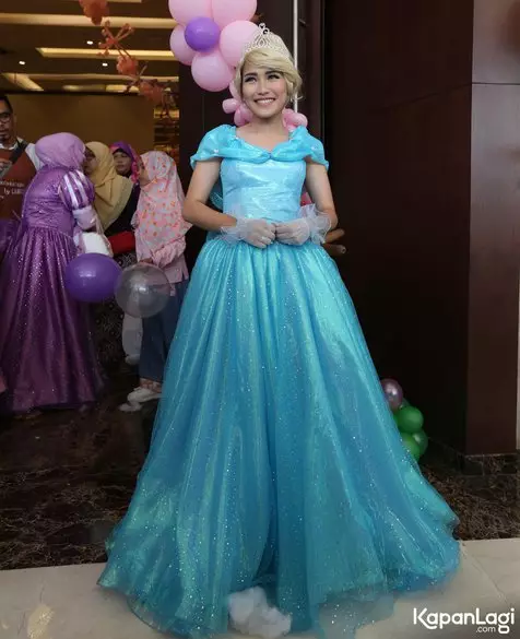 seleb dandan ala Cinderella © 2021 brilio.net