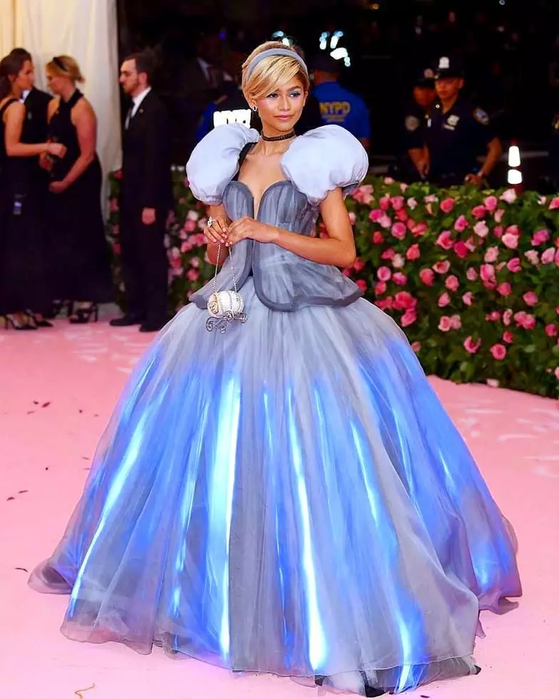 seleb dandan ala Cinderella © 2021 brilio.net